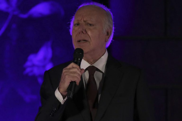 CARLOS DO CARMO PÕE TERMO À CARREIRA NO FINAL DESTE ANO