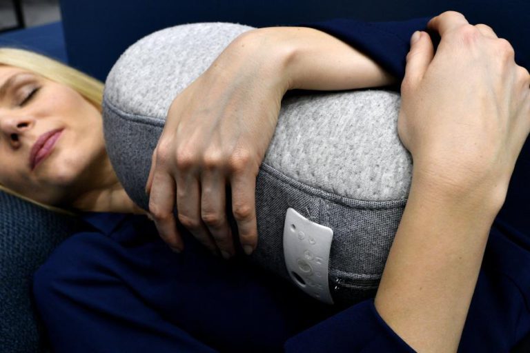 CIENTISTAS DEFENDEM QUE ‘DORMIR COMO UMA PEDRA’ POTENCIA ‘LIMPEZA’ DO CÉREBRO