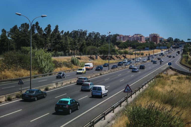 REABERTA VIA DA DIREITA DO IC-19 NO SENTIDO SINTRA-LISBOA SEIS HORAS APÓS DESPISTE