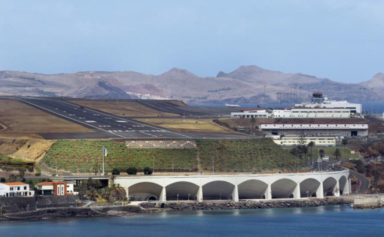 NOVE VOOS DIVERGIRAM E 12 FORAM CANCELAMENTOS NA MADEIRA DEVIDO AO VENTO FORTE