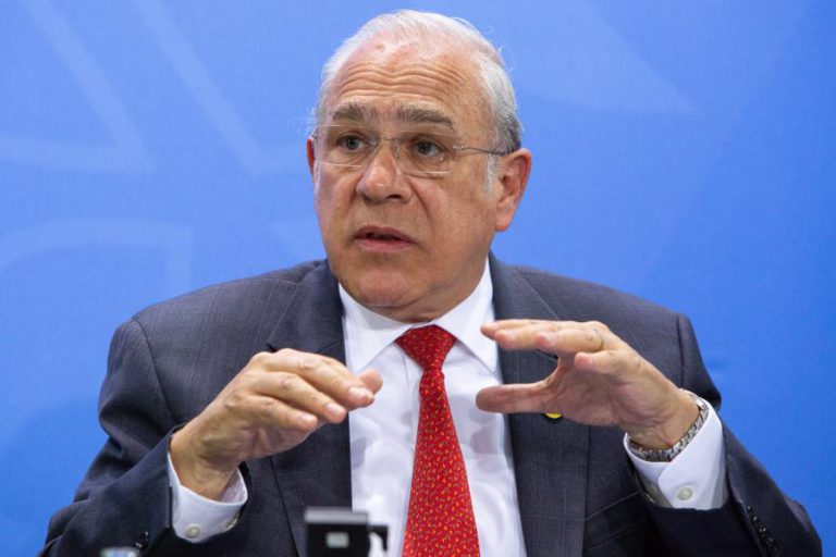 ECONOMIA PORTUGUESA ESTÁ “NA DIREÇÃO CERTA” MAS AINDA HÁ MUITO A FAZER, DIZ ANGEL GURRÍA