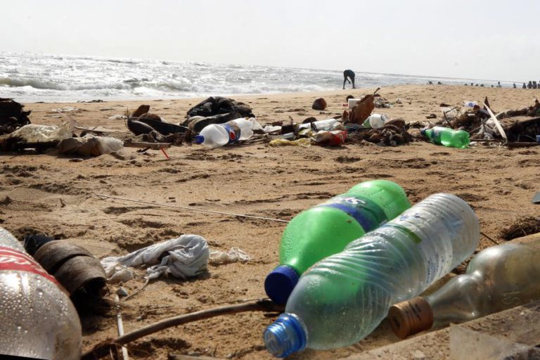 PARLAMENTOS DA MACARONÉSIA ASSUMEM “TOLERÂNCIA ZERO” AO PLÁSTICO QUE AMEAÇA O MAR