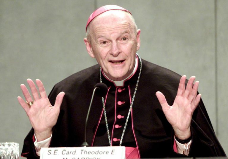 VATICANO EXPULSA DO SACERDÓCIO EX-CARDEAL MCCARRICK POR ABUSOS SEXUAIS DE MENORES