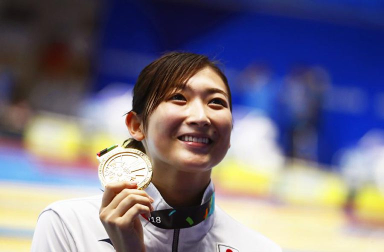 JOVEM NADADORA JAPONESA QUE GANHOU SEIS MEDALHAS NOS JOGOS ASIÁTICOS REVELA TER LEUCEMIA