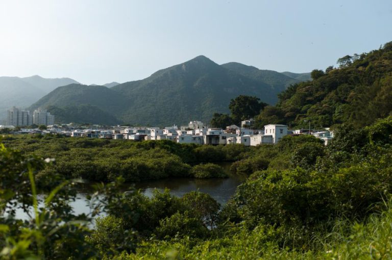 EM HONG KONG, HOMENS E MULHERES NÃO SÃO IGUAIS PARA CONSTRUIR CASA