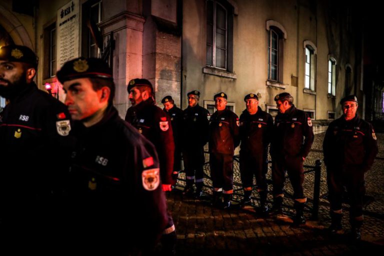 BOMBEIROS SAPADORES DE LISBOA EM GREVE DURANTE 15 DIAS