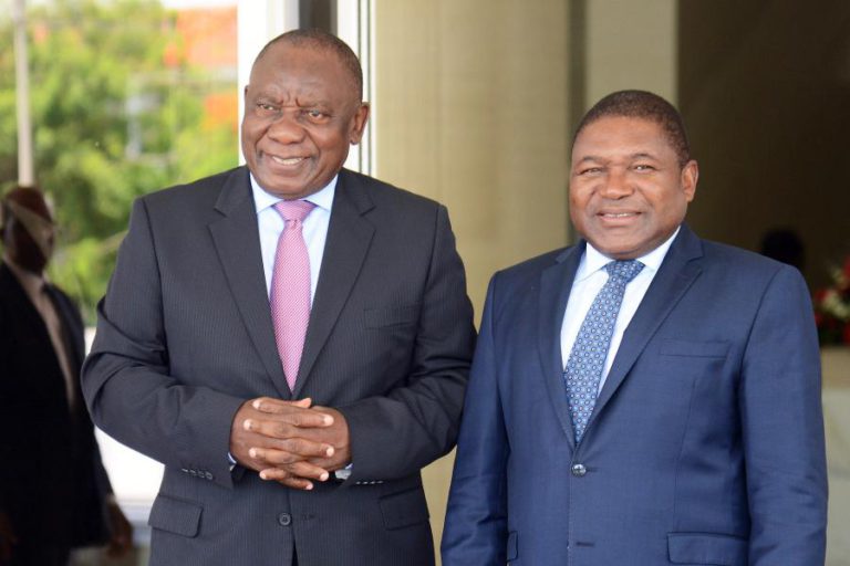 PRESIDENTES DE MOÇAMBIQUE E ÁFRICA DO SUL DISCUTEM CASOS HANEKOM E CHANG