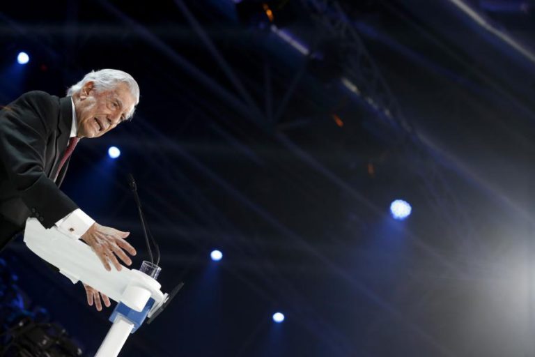 VARGAS LLOSA PEDE MAIS PRESSÃO SOBRE MADURO PARA ACELERAR A SUA QUEDA