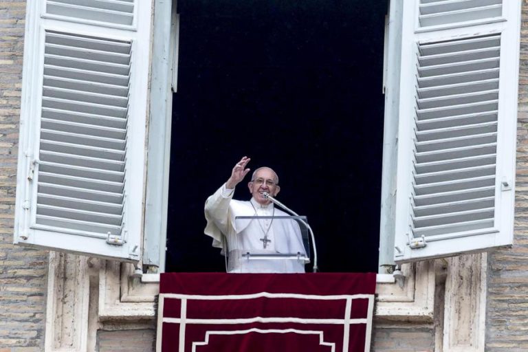 PAPA PEDE AOS GOVERNOS “DETERMINAÇÃO” PARA COMBATER “PRAGA” DO TRÁFICO HUMANO