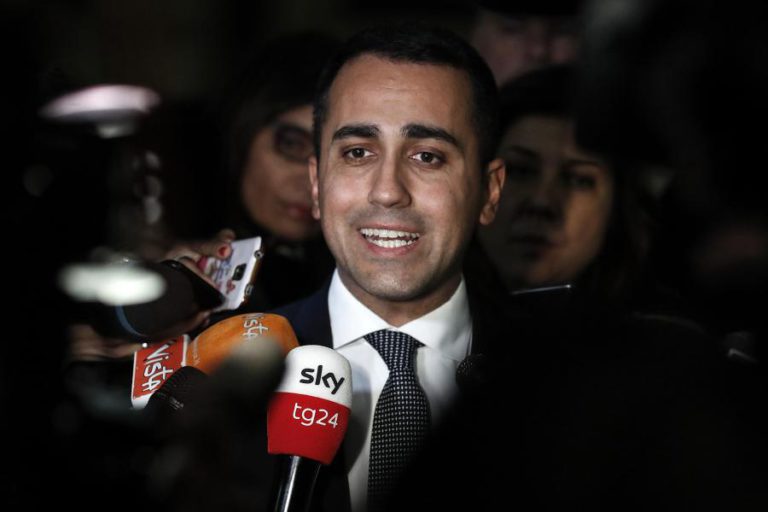 LÍDER ITALIANO DI MAIO ADMITIU TER REUNIDO COM “COLETES AMARELOS” FRANCESES
