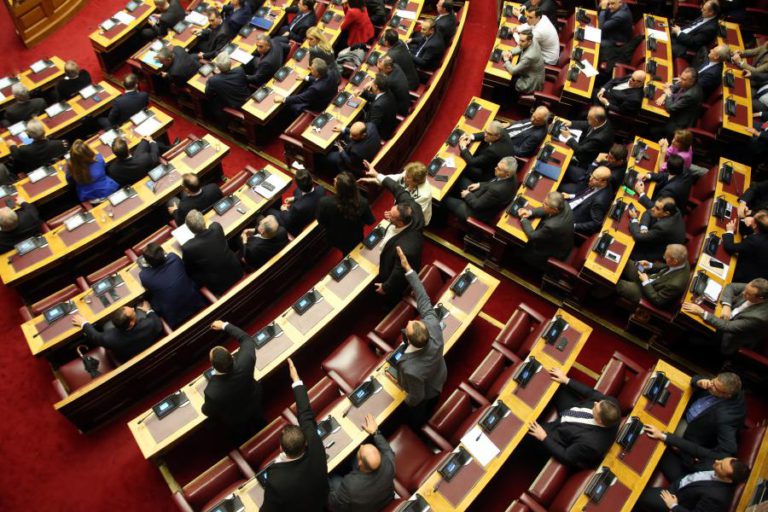 PARLAMENTO GREGO PREPARA-SE PARA LEVANTAR VETO SOBRE ADESÃO DA MACEDÓNIA À NATO