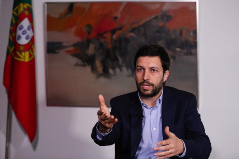 ESTE GOVERNO NEM SEQUER É DE ESQUERDA, DIZ JOÃO FERREIRA