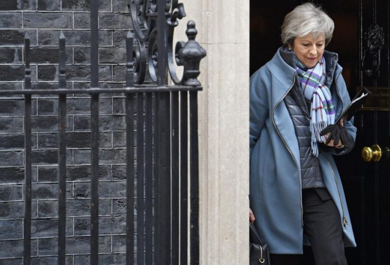 PM BRITÂNICA VAI À IRLANDA DO NORTE REAFIRMAR COMPROMISSO COM FRONTEIRA ABERTA