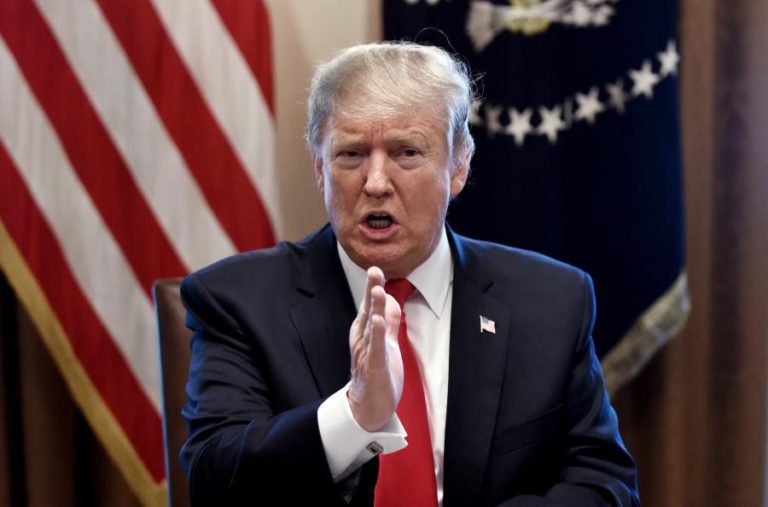 TRUMP REAFIRMA QUE OPÇÃO MILITAR NA VENEZUELA ESTÁ “SOBRE A MESA”