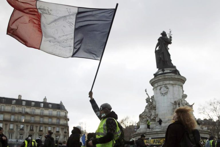 GREVE HOJE EM FRANÇA CONTA COM APOIO DOS COLETES AMARELOS