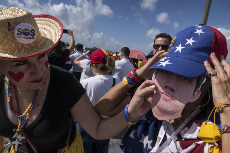 MANIFESTAÇÕES PRÓ-GUAIDÓ EM SANTIAGO DO CHILE, BARCELONA E BRUXELAS