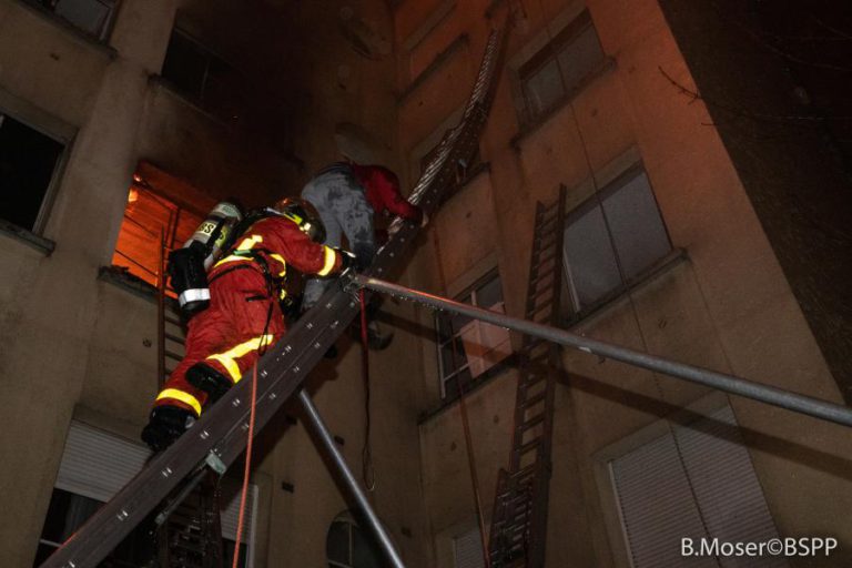 MULHER SUSPEITA DE INCÊNDIO EM PRÉDIO DE PARIS COM “PROBLEMAS PSIQUIÁTRICOS”