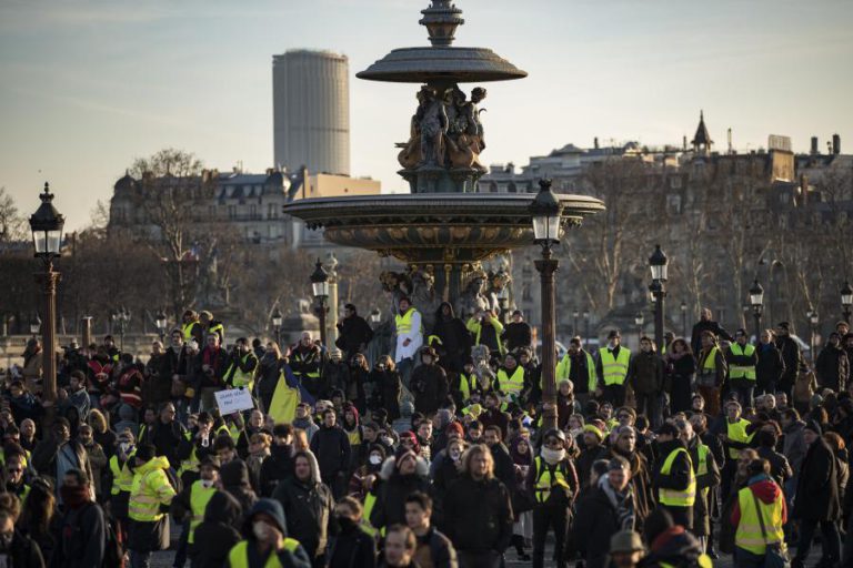 COLETES AMARELOS ANUNCIAM “MARCHA PACÍFICA” ATÉ PARIS PARA EXIGIR REFERENDO
