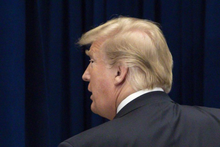 TRUMP ANUNCIA HANÓI COMO LOCAL DA CIMEIRA E ELOGIA KIM