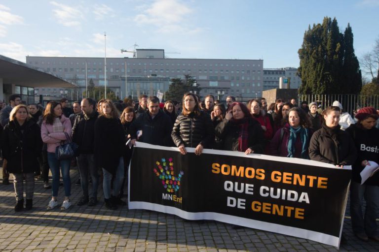 DEZENAS DE ENFERMEIROS PROTESTAM NO PORTO CONTRA “ATO DE MÁ-FÉ” DO GOVERNO