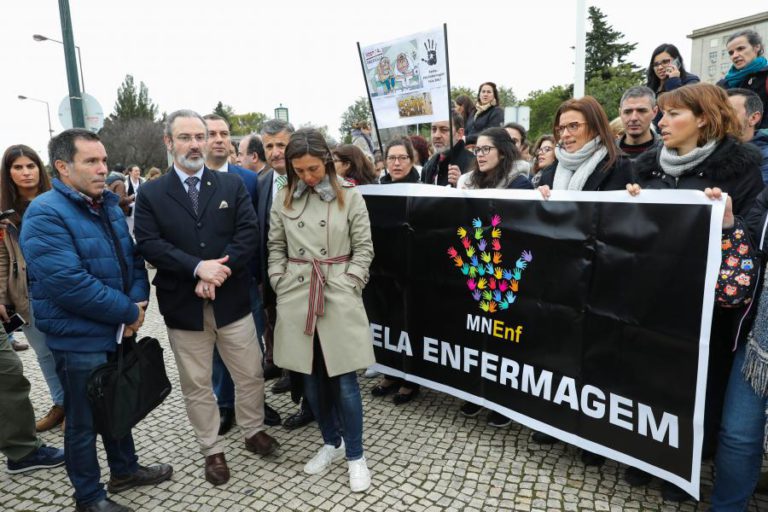 ENFERMEIROS MARCAM GREVE NACIONAL PARA 8 DE MARÇO, DIA DE MARCHA PELA ENFERMAGEM