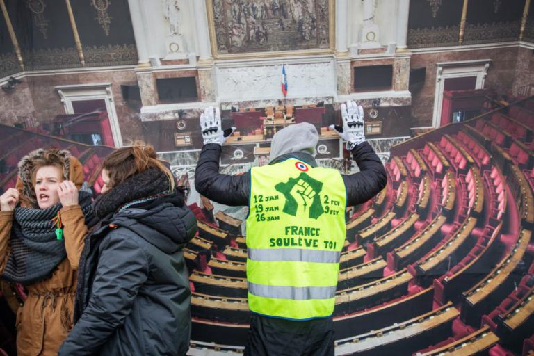 COLETES AMARELOS INICIAM HOJE MARCHA ATÉ PARIS PARA EXIGIR REFERENDO