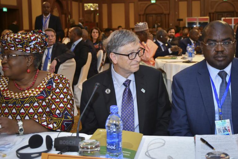 BILL GATES ELEGE VACINAS CONTRA CANCRO COMO UM DOS DEZ PRINCIPAIS AVANÇOS TECNOLÓGICOS