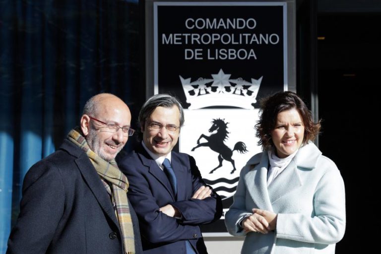 ASSUNÇÃO CRISTAS QUER SER “LÍDER DA OPOSIÇÃO DE DIREITO”, DIZENDO JÁ O SER “DE FACTO”