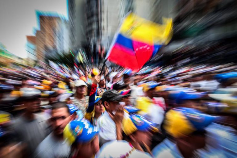 MANIFESTANTES PRÓ E CONTRA REGIME MANIFESTAM-SE NAS RUAS DE CARACAS