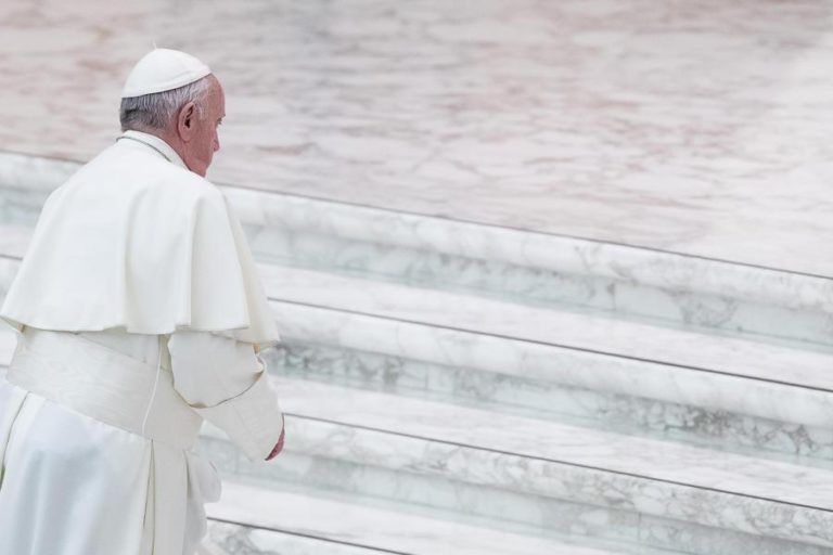 PAPA FRANCISCO DIZ QUE ABUSOS NA IGREJA É “UM DESAFIO URGENTE DO NOSSO TEMPO”
