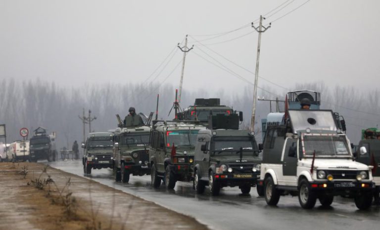 SOBE PARA 37 O NÚMERO DE MORTOS EM ATENTADO NA CAXEMIRA INDIANA