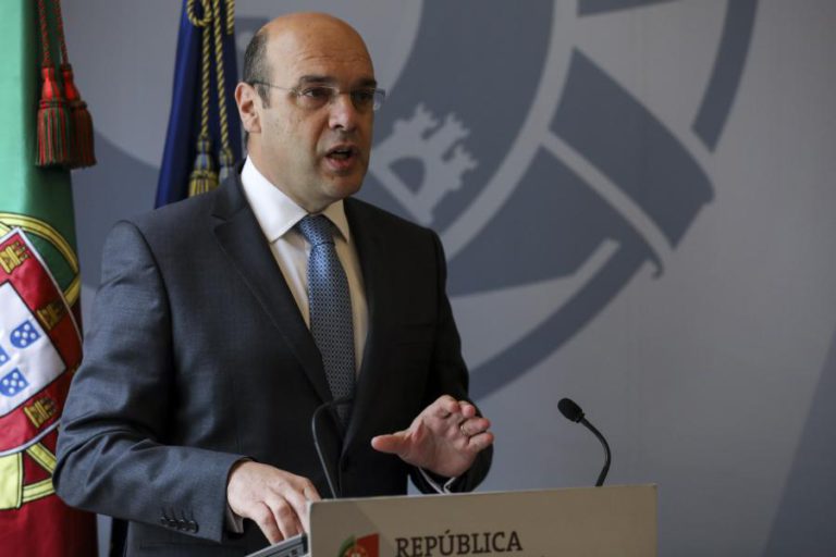 GOVERNO RECONHECE MUITAS SUGESTÕES DA OCDE MAS NÃO TEM DE AS SEGUIR