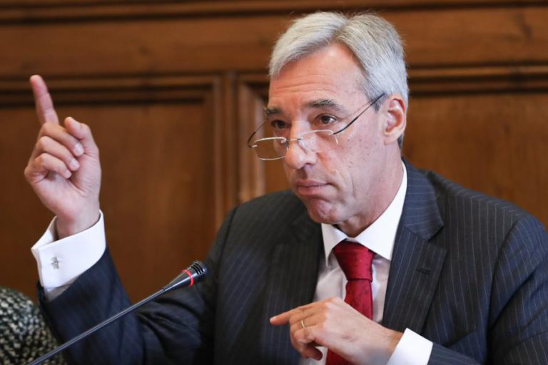 “NÃO HÁ NECESSIDADE DE PENSAR EM PLANO OPERACIONAL” PARA RETIRAR LUSODESCENTES DA VENEZUELA – MINISTRO