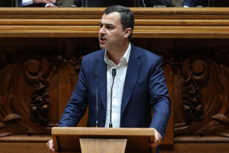 PAN CONTRA ELEIÇÕES ANTECIPADAS E DIZ QUE É “MUITO MAIS O QUE UNE PS E CDS” DO QUE OS SEPARA