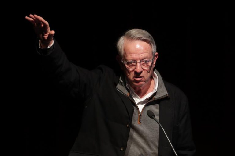 PÚBLICO DEVE SABER QUE ‘FAKE NEWS’ EXISTEM PORQUE DESESTABILIZAM PAÍSES, SEGUNDO WALTER DEAN