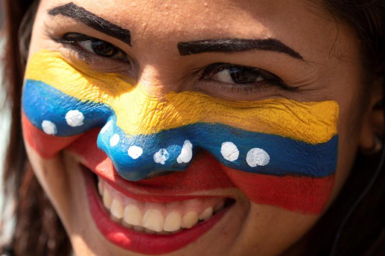 FESTEJOS DO CARNAVAL COMEÇAM HOJE NA VENEZUELA POR DECISÃO DE NICOLÁS MADURO