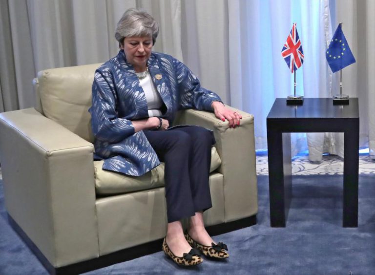 BREXIT: PARLAMENTO BRITÂNICO APROVA ESTRATÉGIA PARA CONTINUAR NEGOCIAÇÕES E POUPA MAY A NOVA DERROTA