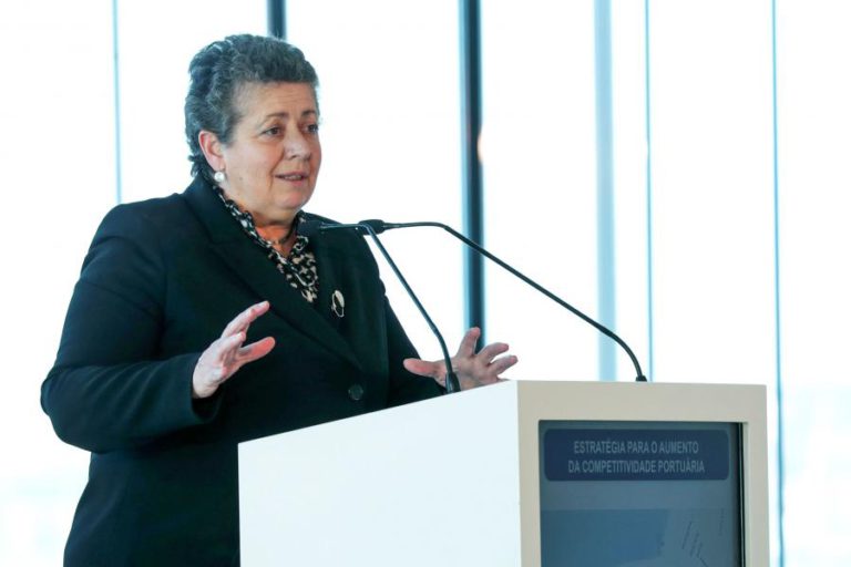 MINISTRA DO MAR DIZ DESCONHECER QUALQUER IRREGULARIDADE NOS ESTALEIROS DE VIANA