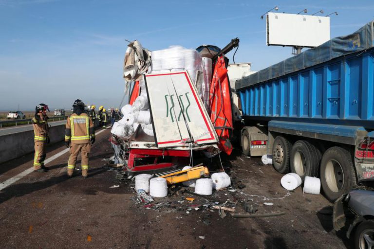 REABERTAS AO TRÂNSITO AS DUAS VIAS DA A6 EM ELVAS ONDE OCORREU ACIDENTE