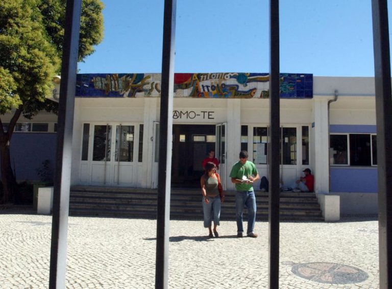ESCOLA ANTÓNIO ARROIO EM LISBOA REABRE NA QUINTA-FEIRA