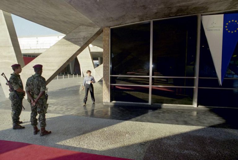 BRASIL PREVÊ POUPAR 2,4 MME EM DEZ ANOS COM SISTEMA DE PAGAMENTO DE PENSÕES A MILITARES