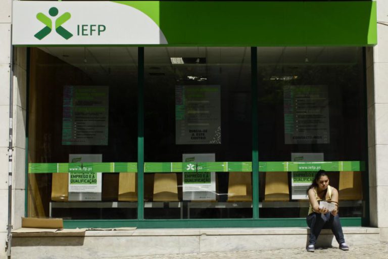 IEFP PAGA ÀS EMPRESAS 50% DO APOIO À CONTRATAÇÃO NO INÍCIO DOS CONTRATOS