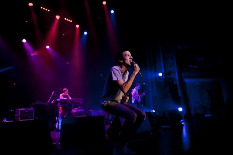 ORNATOS VIOLETA REGRESSAM A “CUMPLICIDADE PRECEDENTE” E CARÁTER ÚNICO