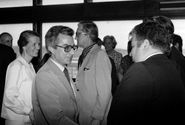 HISTÓRIA DE AMOR ENTRE SNU E SÁ CARNEIRO CHEGA AOS CINEMAS NA QUINTA-FEIRA