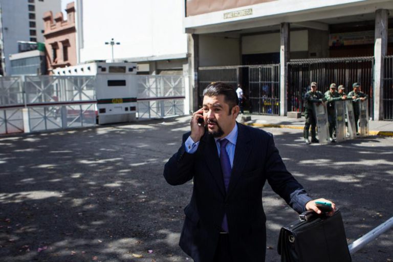 FORÇAS DE SEGURANÇA VENEZUELANAS REALIZAM BUSCAS NAS CASAS DE APOIANTES DE GUAIDÓ