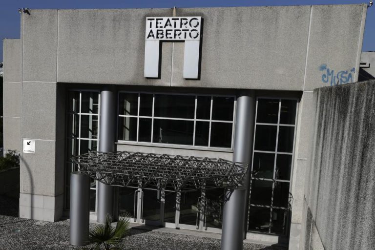 DIA MUNDIAL DO TEATRO SOLIDÁRIO E COM PREÇOS “SIMBÓLICOS” PARA AJUDA A MOÇAMBIQUE