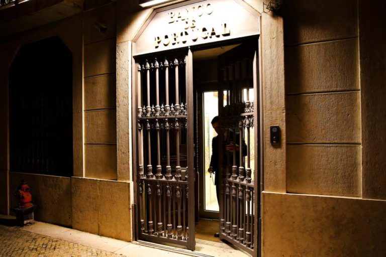 ATIVIDADE ECONÓMICA AUMENTA E CONSUMO PRIVADO DIMINUI EM FEVEREIRO