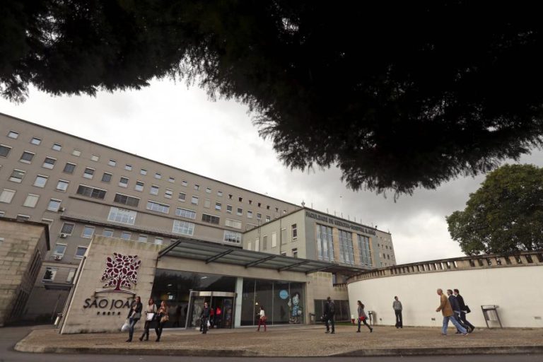CRIANÇAS EM CONTENTORES NO HOSPITAL SÃO JOÃO TRANSFERIDAS ATÉ AO VERÃO PARA O EDIFÍCIO