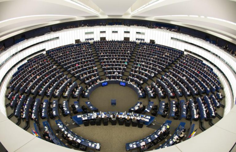 PARLAMENTO EUROPEU APROVA LEI QUE PROÍBE VENDA DE PRODUTOS DE PLÁSTICO DE UTILZAÇÃO ÚNICA