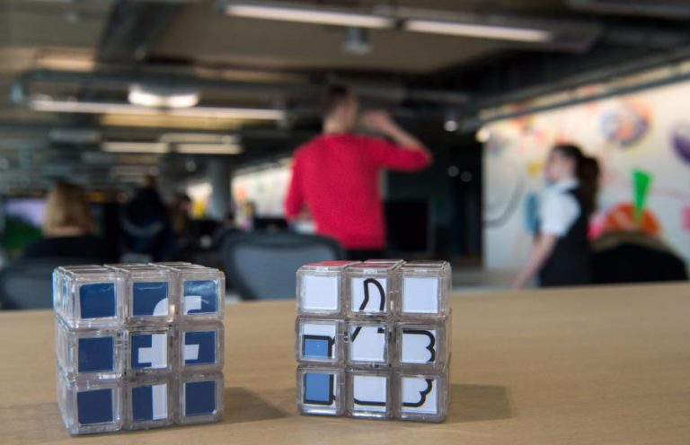 FACEBOOK ELIMINA MAIS DE 2.600 PÁGINAS DE INFORMAÇÕES FALSAS